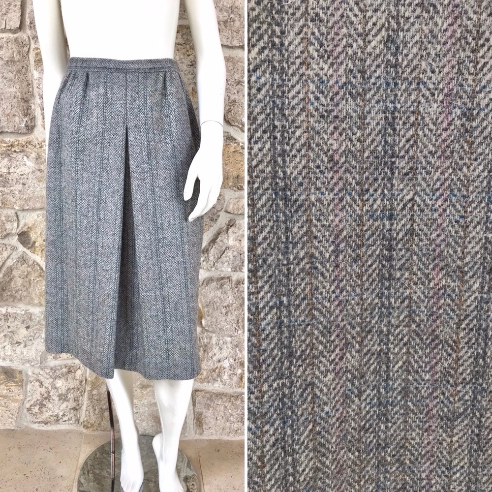 Beautiful Vintage 1970s 70s Wool Skirt with Inverted Pleat and Pockets Classic
